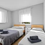Amazing In Zaboric-brodarica With Wifi * Žaborić