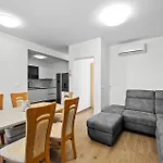 Amazing In Zaboric-brodarica With Wifi Apartman