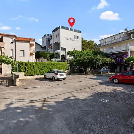 Apartman Amazing In Zaboric-brodarica With Wifi *