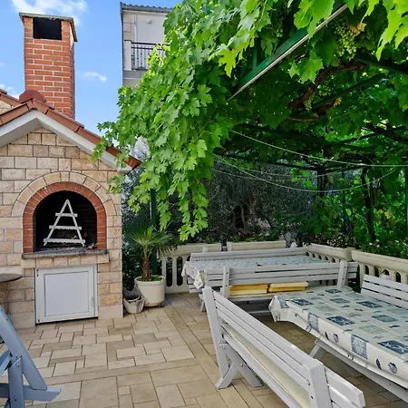 Amazing In Zaboric-brodarica With Wifi Zaboric