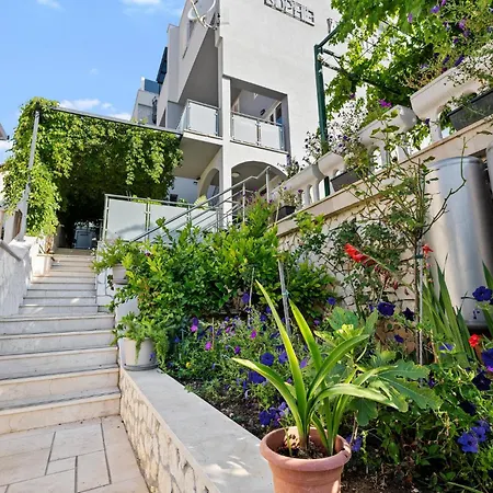 Amazing In Zaboric-brodarica With Wifi Apartman