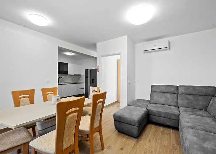 Amazing In Zaboric-brodarica With Wifi Apartment