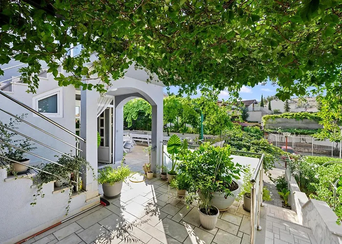 Amazing In Zaboric-brodarica With Wifi Apartment Zaboric